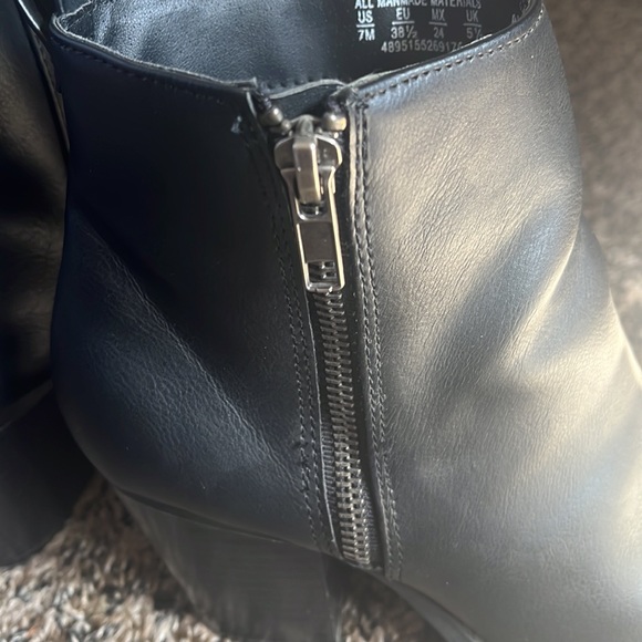 Black boots - Picture 7 of 7